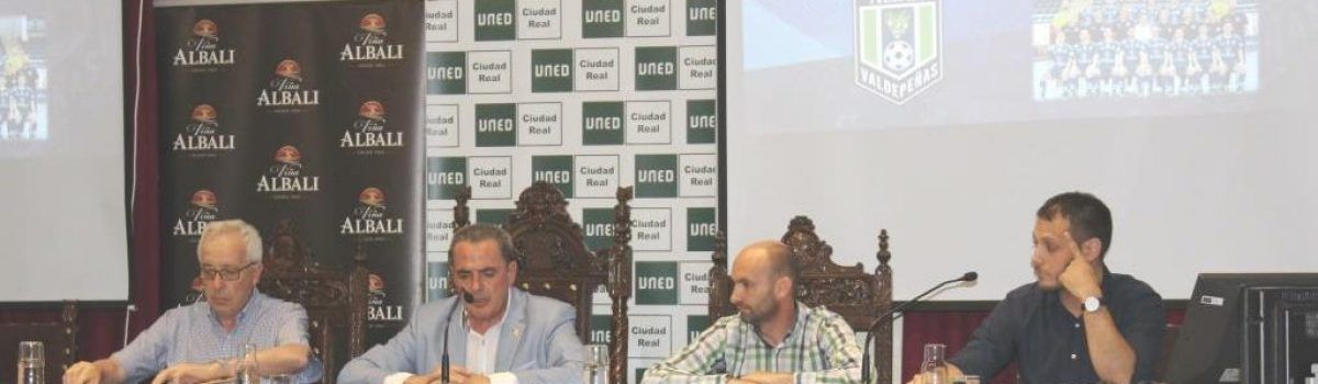 CONCLUYÓ EL CICLO DE CONFERENCIAS SOBRE FÚTBOL SALA QUE DURANTE TRES DÍAS HAN PROPICIADO EL ENCUENTRO Y EL DEBATE ENTRE TÉCNICOS, ORGANIZADORES, PATROCINADORES Y EL PÚBLICO ASISTENTE.