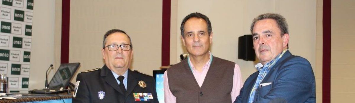 EL CATEDRÁTICO DE MEDICINA LEGAL Y FORENSE, JOSÉ ANTONIO LORENTE ACOSTA, HA HABLADO EN EL CURSO DE SEGURIDAD Y DEFENSA DE LA UNED SOBRE “IDENTIFICACIÓN GENÉTICA EN EL ÁMBITO DE LA CRIMINALÍSTICA”