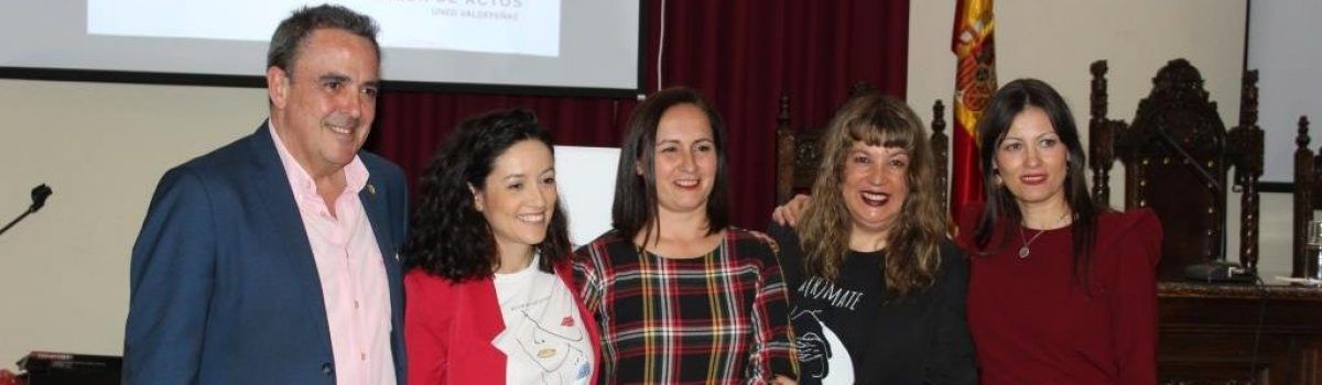 EL CENTRO UNIVERSITARIO ASOCIADO A LA UNED DE CIUDAD REAL HA HOMENAJEADO A UNA DE SUS ALUMNAS, AMPARO VELASCO MÁRQUEZ, CON MOTIVO DEL DÍA DE LA MUJER