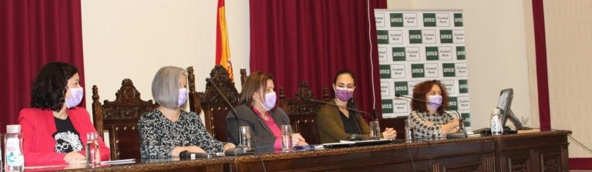 (VIDEO DEL ACTO) LA UNED DE CIUDAD REAL HA HOMENAJEADO A Mª VICTORIA ARENAS VELA  COMO “MUJER UNIVERSITARIA DE LA UNED” CON MOTIVO DEL DÍA INTERNACIONAL DE LA MUJER