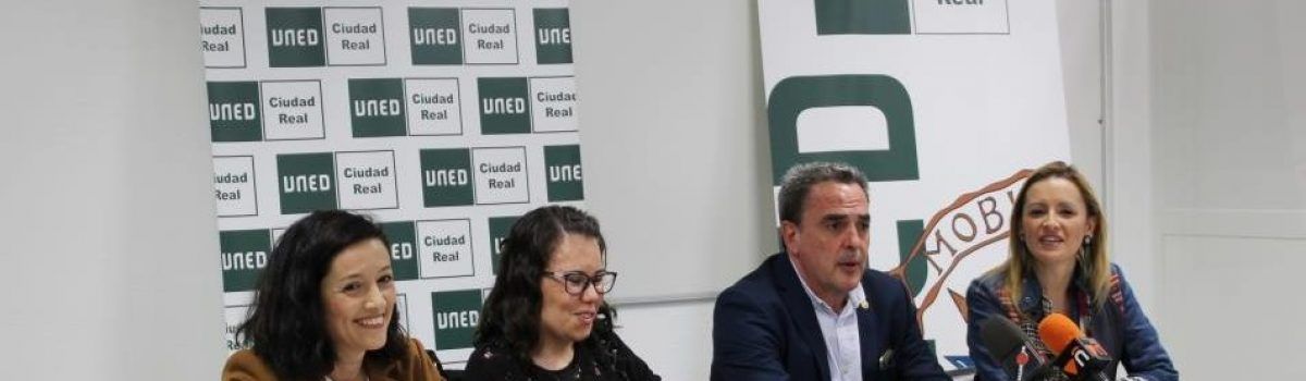 El PRIMER HOMENAJE A LA MUJER UNIVERSITARIA ORGANIZADO POR EL CENTRO ASOCIADO, RECONOCE A ALMUDENA RIVAS MORENO