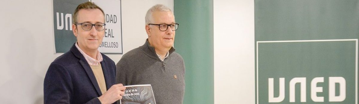 ANTONIO CALVO, CONCEJAL DE EDUCACIÓN DEL AYUNTAMIENTO DE TOMELLOSO, PRESENTA LA PROGRAMACIÓN DE LA UNED Y AL NUEVO COORDINADOR DEL AULA