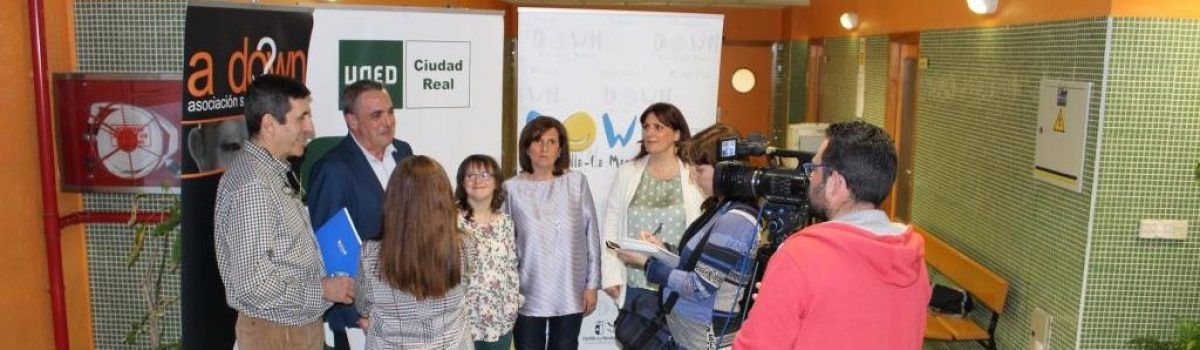 EL PROYECTO DE AULAS INCLUSIVAS PONE DE MANIFIESTO, EN UNA CONFERENCIA-COLOQUIO CELEBRADA EN LA UNED DE VALDEPEÑAS, EL ÉXITO DE LA EDUCACIÓN INCLUSIVA Y DE CALIDAD