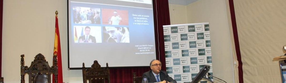EN EL CURSO DE SEGURIDAD Y DEFENSA QUE SE CELEBRA EN LA UNED, SE EXPUSO LA EFICACIA PRÁCTICA DE LA COMUNICACIÓN NO VERBAL