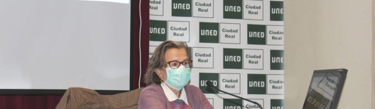LA PERIODISTA Y ESCRITORA GEORGINA HIGUERAS HA  DISERTADO EN LA UNED SOBRE EL PAPEL DE CHINA EN EL NUEVO ORDEN MUNDIAL