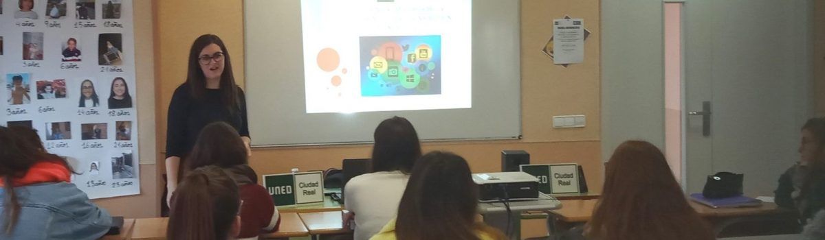LA UNED SALE DE SUS AULAS IMPARTIENDO UNA CHARLA INFORMATIVA EN LA EFA “EL GAMONAL” DE ALCÁZAR DE SAN JUAN