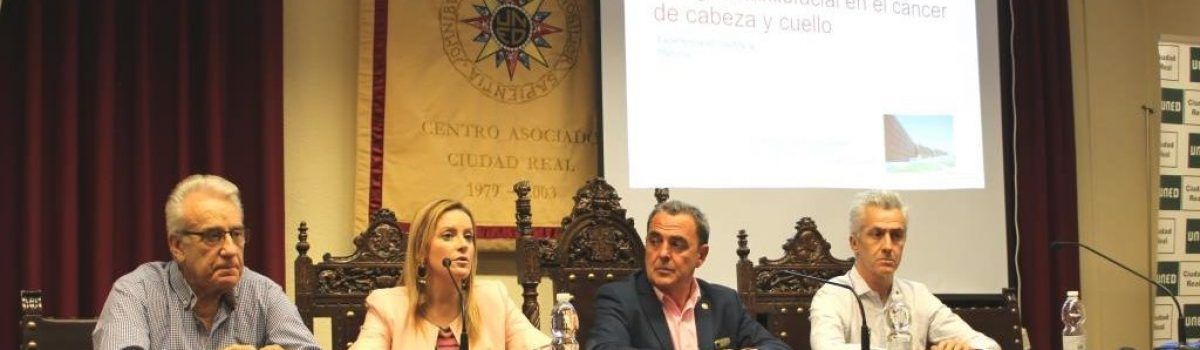 RAMÓN GALÁN HERNÁNDEZ, CIRUJANO MAXILOFACIAL, EXPUSO EN UNA CONFERENCIA CELEBRADA EN LA UNED, DIVERSAS EXPERIENCIAS EN CIRUGÍA DE CÁNCER DE CABEZA Y CUELLO