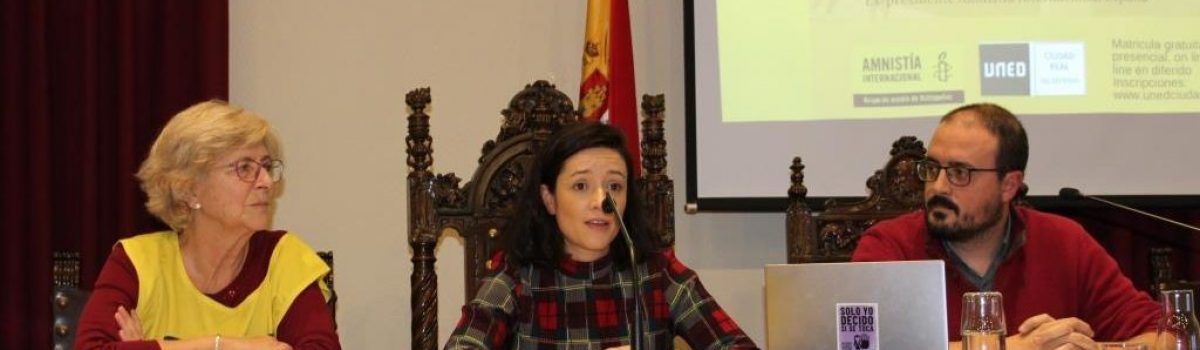 “CONOCE LAS HISTORIAS DE LOS DEFENSORES Y DEFENSORAS DE LOS DERECHOS HUMANOS”, PROPUESTA DE AMNISTÍA INTERNACIONAL EN UNA CONFERENCIA EXPUESTA EN LA UNED