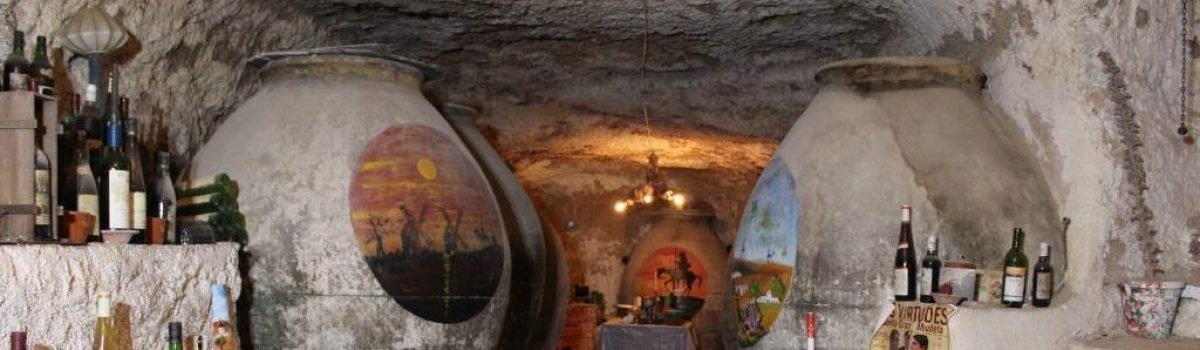 UNA NUEVA PUBLICACIÓN SOBRE LAS CUEVAS DE VALDEPEÑAS REFLEJA LA NECESIDAD DE SU PROTECCIÓN Y SU VALOR COMO RECURSO ENOTURÍSTICO