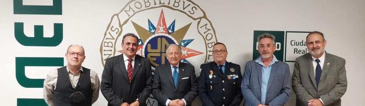 FÉLIX ROLDÁN, EX DIRECTOR DEL CNI, Y JESÚS MARTÍN, ALCALDE DE VALDEPEÑAS, HAN CLAUSURADO EL III CURSO DE EXPERTO EN SEGURIDAD Y DEFENSA DE LA UNED DE CIUDAD REAL