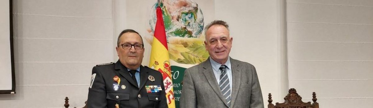 EL CATEDRÁTICO PABLO ANTONIO FERNÁNDEZ EXPONE EN LA UNED LA PONENCIA “MERCENARIOS, VOLUNTARIOS INTERNACIONALES Y OTROS EXTRANJEROS EN LOS CONFLICTOS ARMADOS”