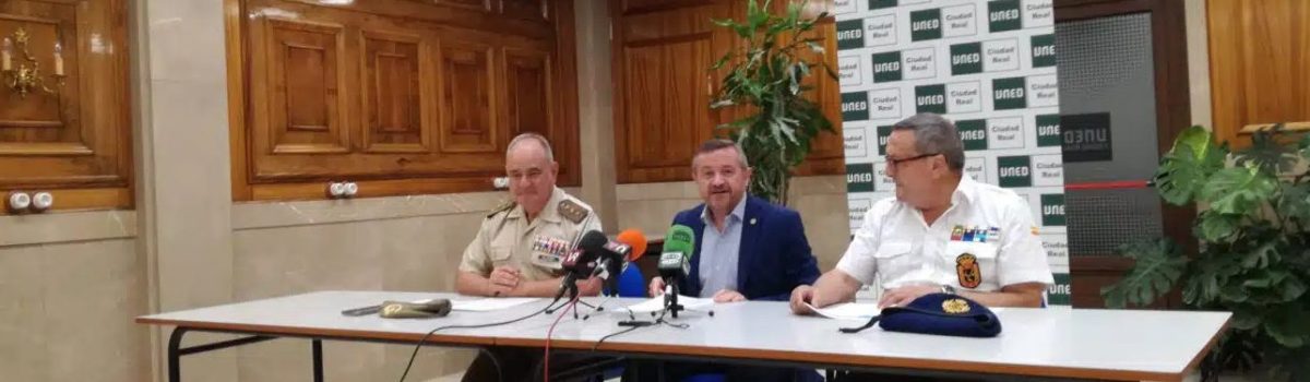PRESENTADOS EN LA UNED DE CIUDAD REAL-VALDEPEÑAS LOS CURSOS “EXPERTO EN SEGURIDAD Y DEFENSA” E “INICIACIÓN A LOS SERVICIOS DE INTELIGENCIA”
