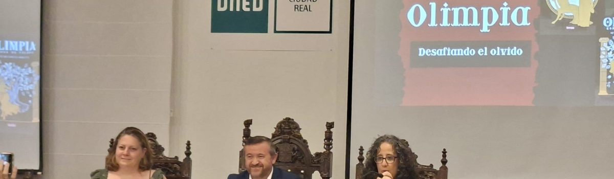MARÍA DEL PILAR GARCÍA ARROYO PRESENTA EN LA UNED DE VALDEPEÑAS SUS NOVELAS HISTÓRICAS «OLIMPIA: ESPOSA DE FILIPO» Y «OLIMPIA: HIJA DE NEOPTÓLEMO»