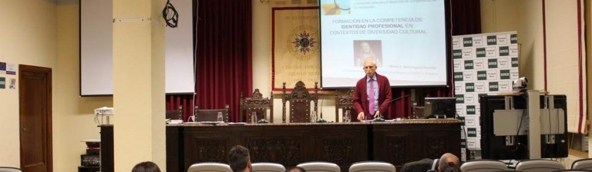 LA ACTUALIZACIÓN DEL PROFESORADO DE EDUCACIÓN SECUNDARIA A DEBATE EN UN CURSO CELEBRADO EN EL CENTRO ASOCIADO UNED DE CIUDAD REAL-VALDEPEÑAS